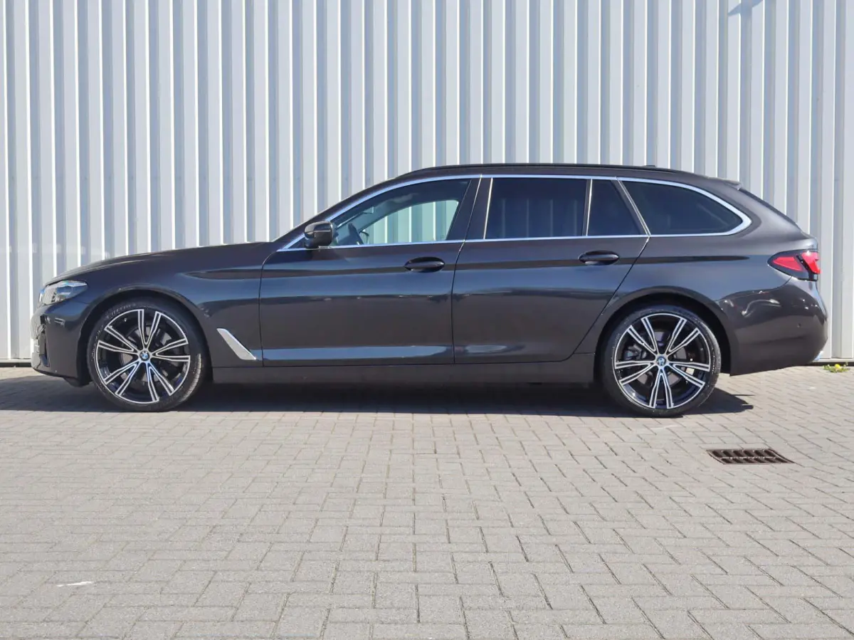 520i 184pk AUT Business Edition Plus | Trekhaak Wegklapbaar | Stoelverwarming | Elektrische Stoelen | Safety Pack | Achteruitrijcamera
