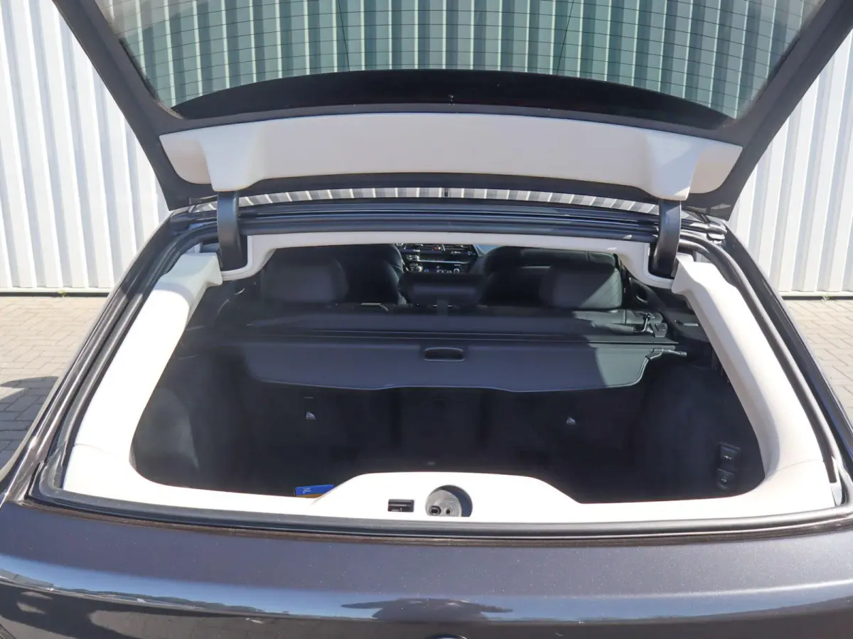 520i 184pk AUT Business Edition Plus | Trekhaak Wegklapbaar | Stoelverwarming | Elektrische Stoelen | Safety Pack | Achteruitrijcamera