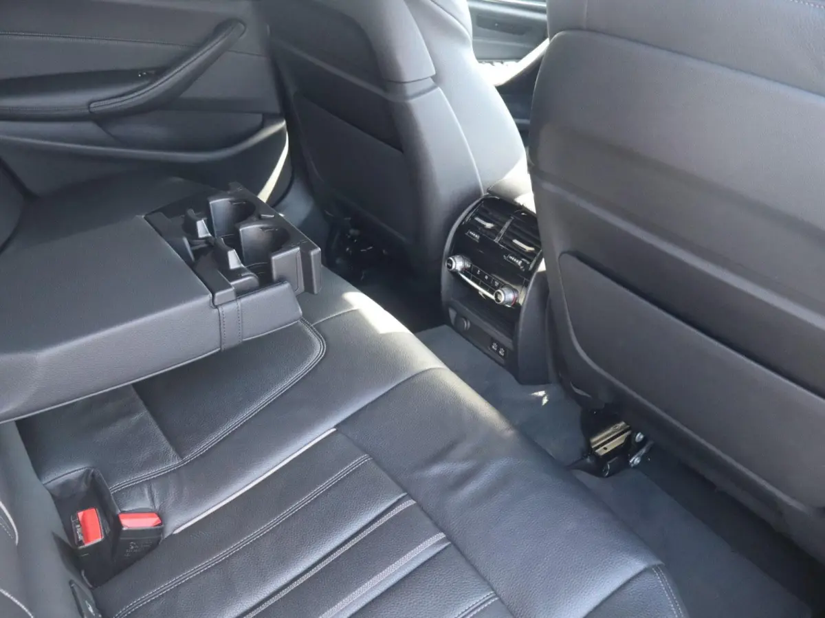 520i 184pk AUT Business Edition Plus | Trekhaak Wegklapbaar | Stoelverwarming | Elektrische Stoelen | Safety Pack | Achteruitrijcamera