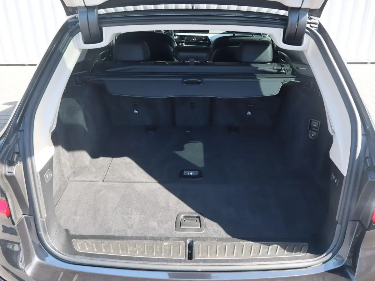 520i 184pk AUT Business Edition Plus | Trekhaak Wegklapbaar | Stoelverwarming | Elektrische Stoelen | Safety Pack | Achteruitrijcamera