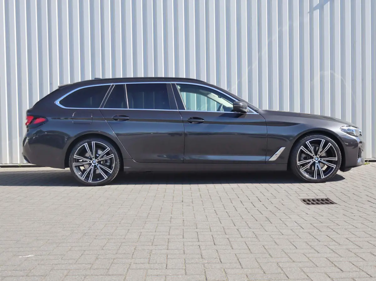 520i 184pk AUT Business Edition Plus | Trekhaak Wegklapbaar | Stoelverwarming | Elektrische Stoelen | Safety Pack | Achteruitrijcamera