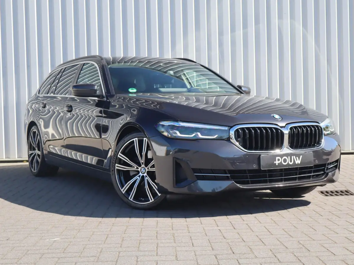 520i 184pk AUT Business Edition Plus | Trekhaak Wegklapbaar | Stoelverwarming | Elektrische Stoelen | Safety Pack | Achteruitrijcamera