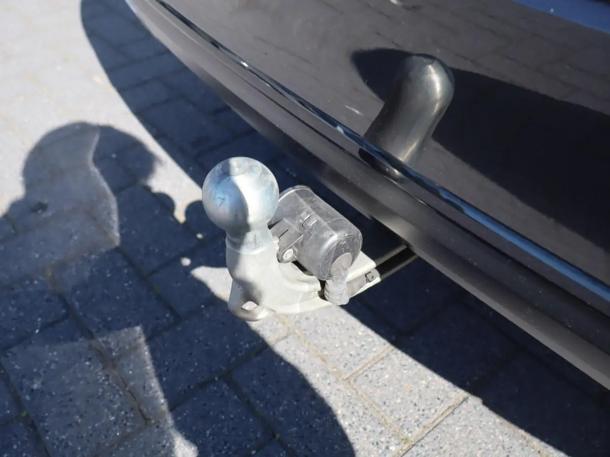 520i 184pk AUT Business Edition Plus | Trekhaak Wegklapbaar | Stoelverwarming | Elektrische Stoelen | Safety Pack | Achteruitrijcamera