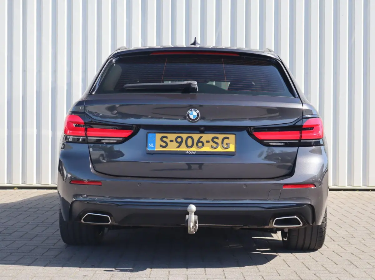 520i 184pk AUT Business Edition Plus | Trekhaak Wegklapbaar | Stoelverwarming | Elektrische Stoelen | Safety Pack | Achteruitrijcamera