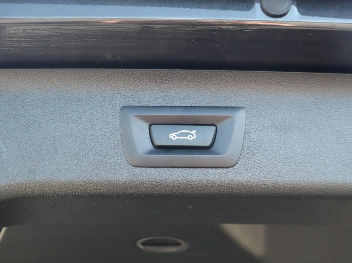 520i 184pk AUT Business Edition Plus | Trekhaak Wegklapbaar | Stoelverwarming | Elektrische Stoelen | Safety Pack | Achteruitrijcamera
