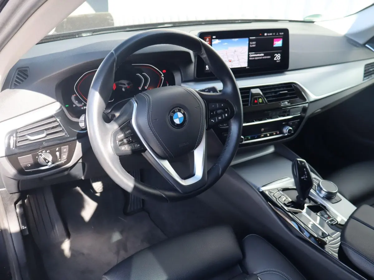 520i 184pk AUT Business Edition Plus | Trekhaak Wegklapbaar | Stoelverwarming | Elektrische Stoelen | Safety Pack | Achteruitrijcamera