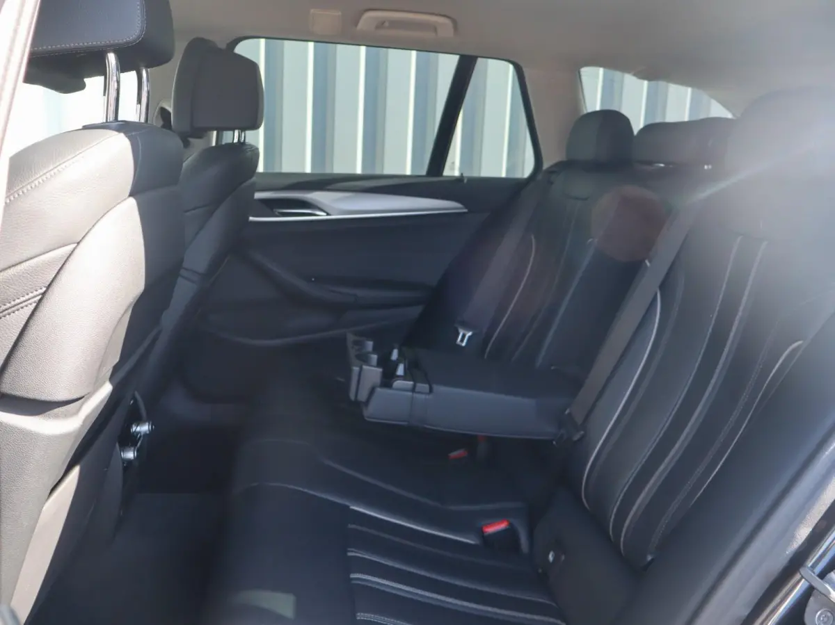 520i 184pk AUT Business Edition Plus | Trekhaak Wegklapbaar | Stoelverwarming | Elektrische Stoelen | Safety Pack | Achteruitrijcamera