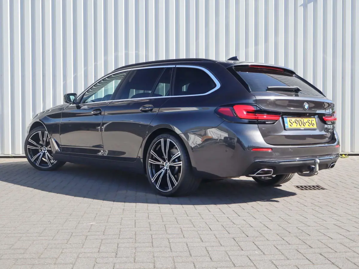 520i 184pk AUT Business Edition Plus | Trekhaak Wegklapbaar | Stoelverwarming | Elektrische Stoelen | Safety Pack | Achteruitrijcamera