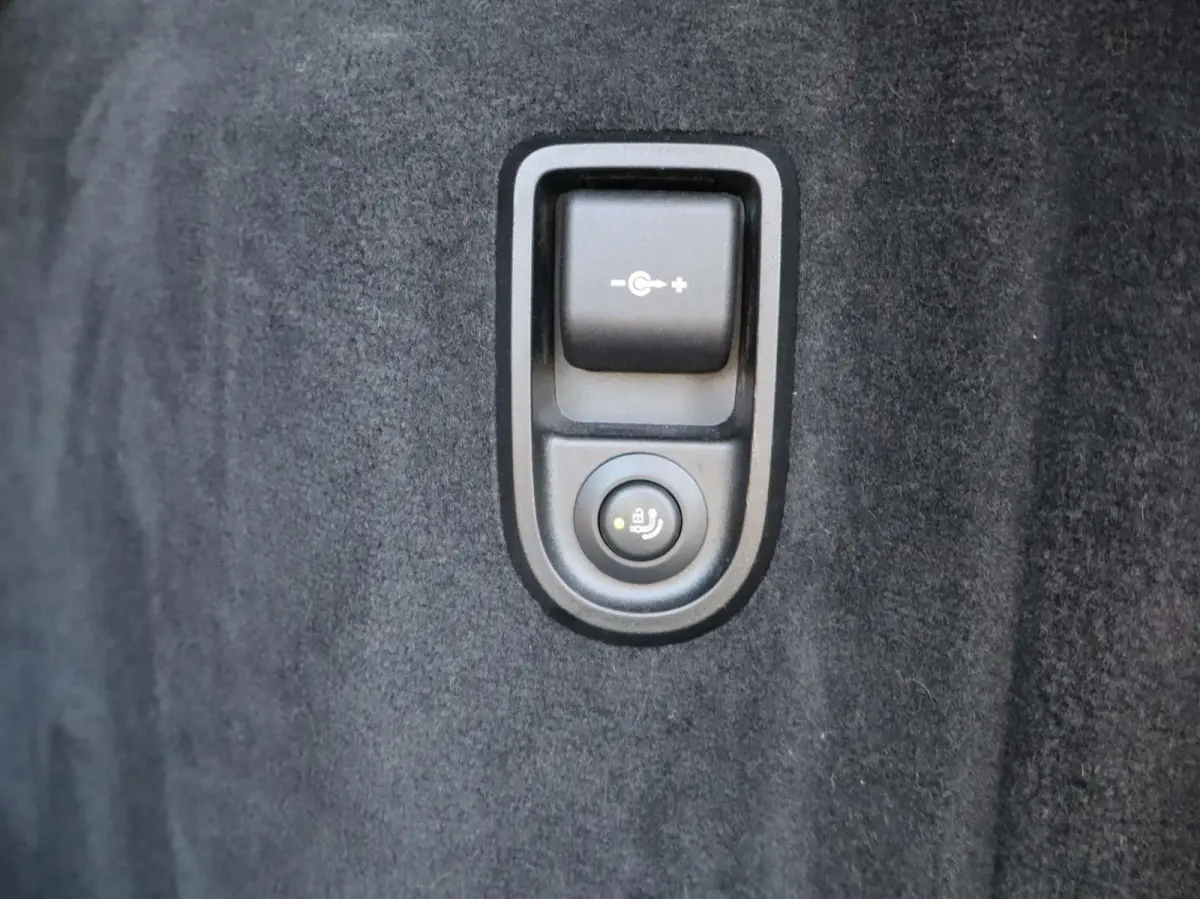 520i 184pk AUT Business Edition Plus | Trekhaak Wegklapbaar | Stoelverwarming | Elektrische Stoelen | Safety Pack | Achteruitrijcamera
