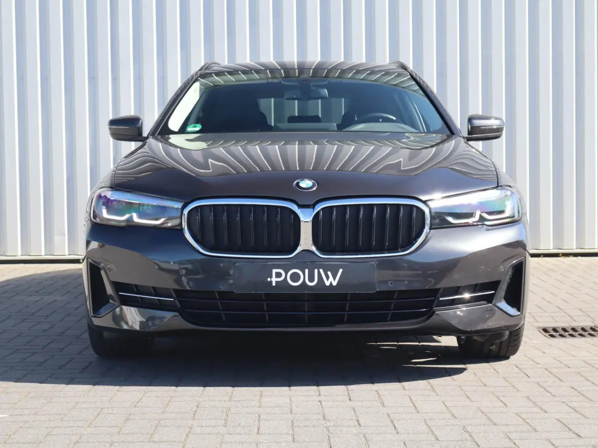 520i 184pk AUT Business Edition Plus | Trekhaak Wegklapbaar | Stoelverwarming | Elektrische Stoelen | Safety Pack | Achteruitrijcamera