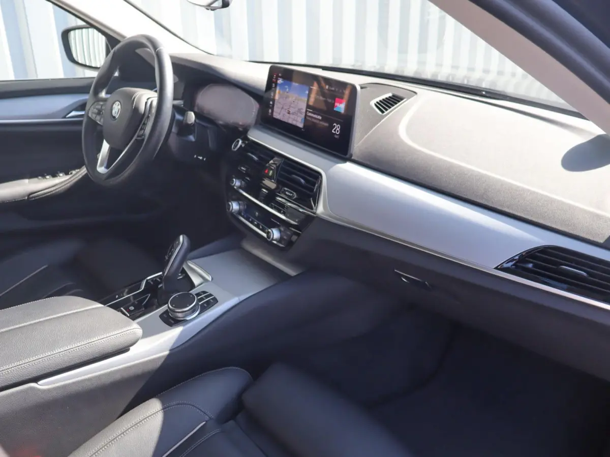 520i 184pk AUT Business Edition Plus | Trekhaak Wegklapbaar | Stoelverwarming | Elektrische Stoelen | Safety Pack | Achteruitrijcamera
