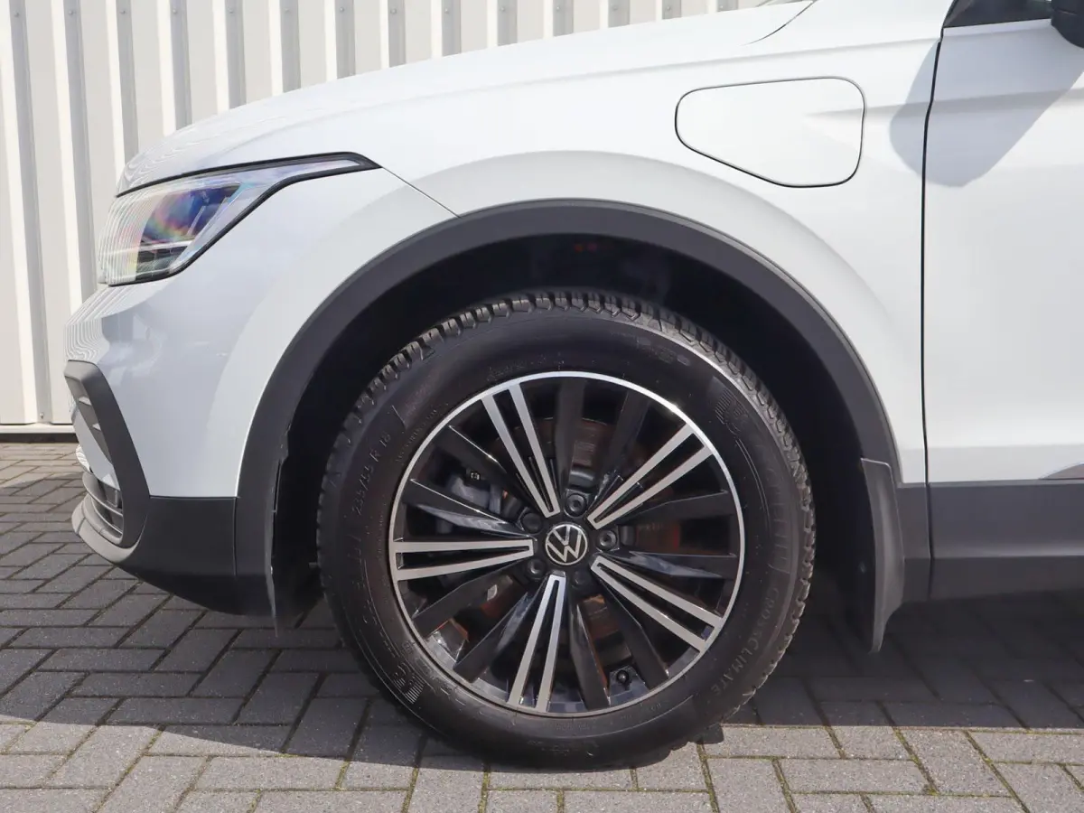 1.4 TSI eHybrid 245pk Life Edition | SoH 90% | Trekhaak Wegklapbaar | All Season Banden | Extra Getint Glas | 18" Velgen | Apple Carplay