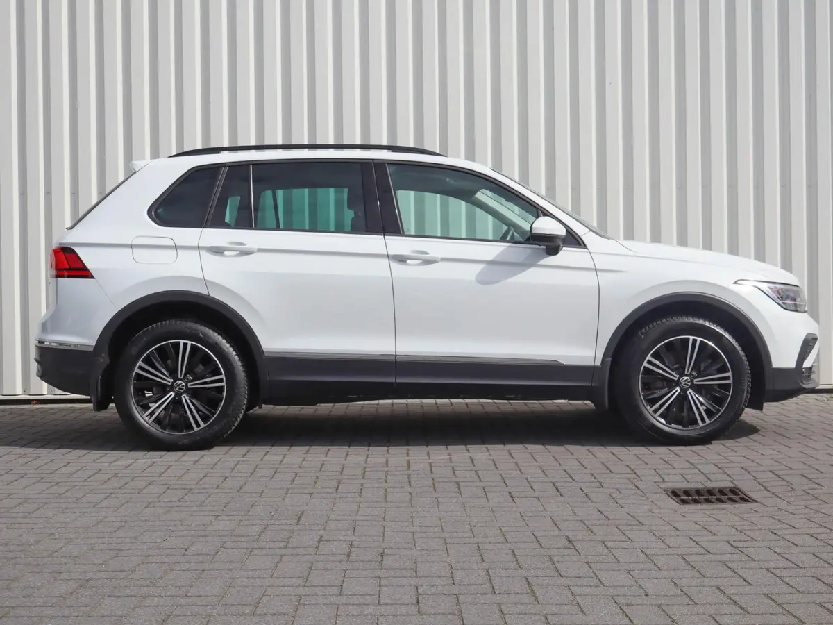 1.4 TSI eHybrid 245pk Life Edition | SoH 90% | Trekhaak Wegklapbaar | All Season Banden | Extra Getint Glas | 18" Velgen | Apple Carplay