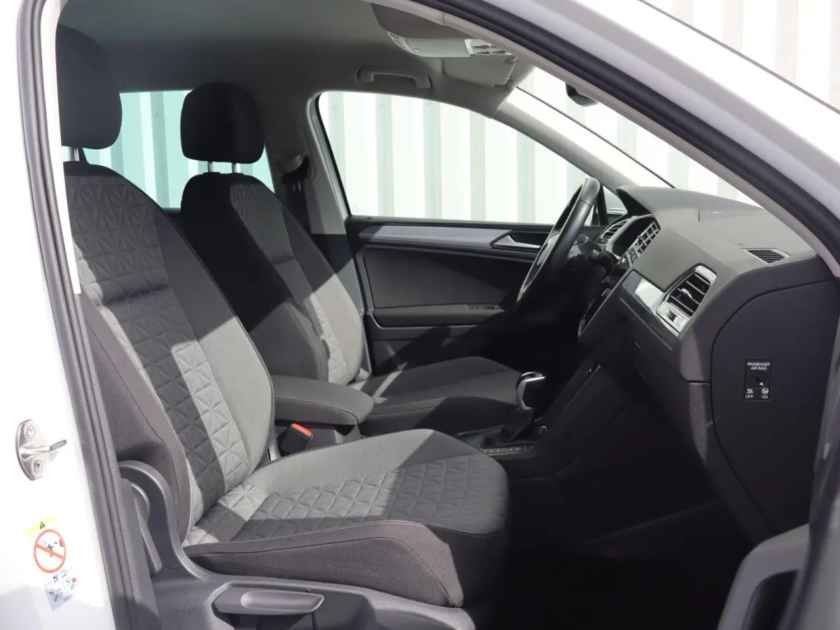 1.4 TSI eHybrid 245pk Life Edition | SoH 90% | Trekhaak Wegklapbaar | All Season Banden | Extra Getint Glas | 18" Velgen | Apple Carplay