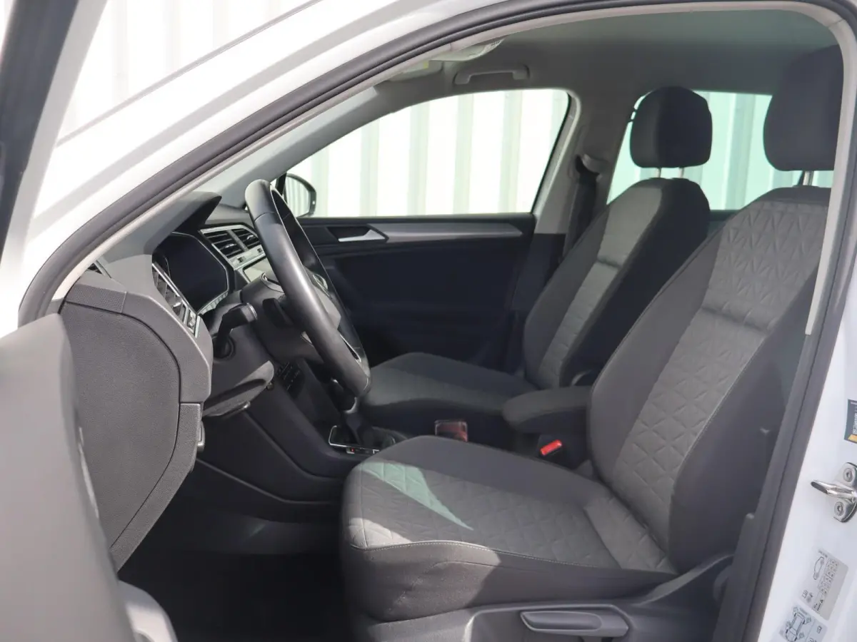 1.4 TSI eHybrid 245pk Life Edition | SoH 90% | Trekhaak Wegklapbaar | All Season Banden | Extra Getint Glas | 18" Velgen | Apple Carplay