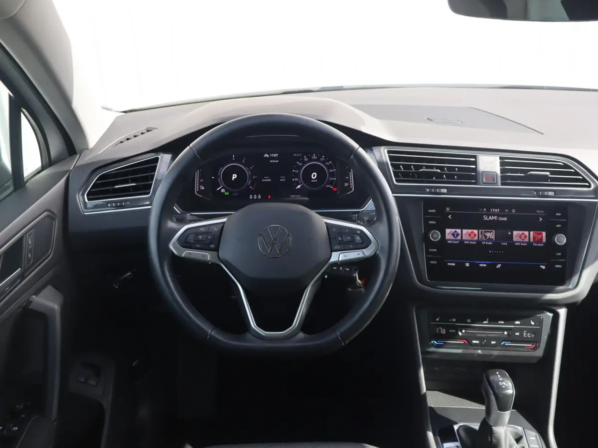 1.4 TSI eHybrid 245pk Life Edition | SoH 90% | Trekhaak Wegklapbaar | All Season Banden | Extra Getint Glas | 18" Velgen | Apple Carplay