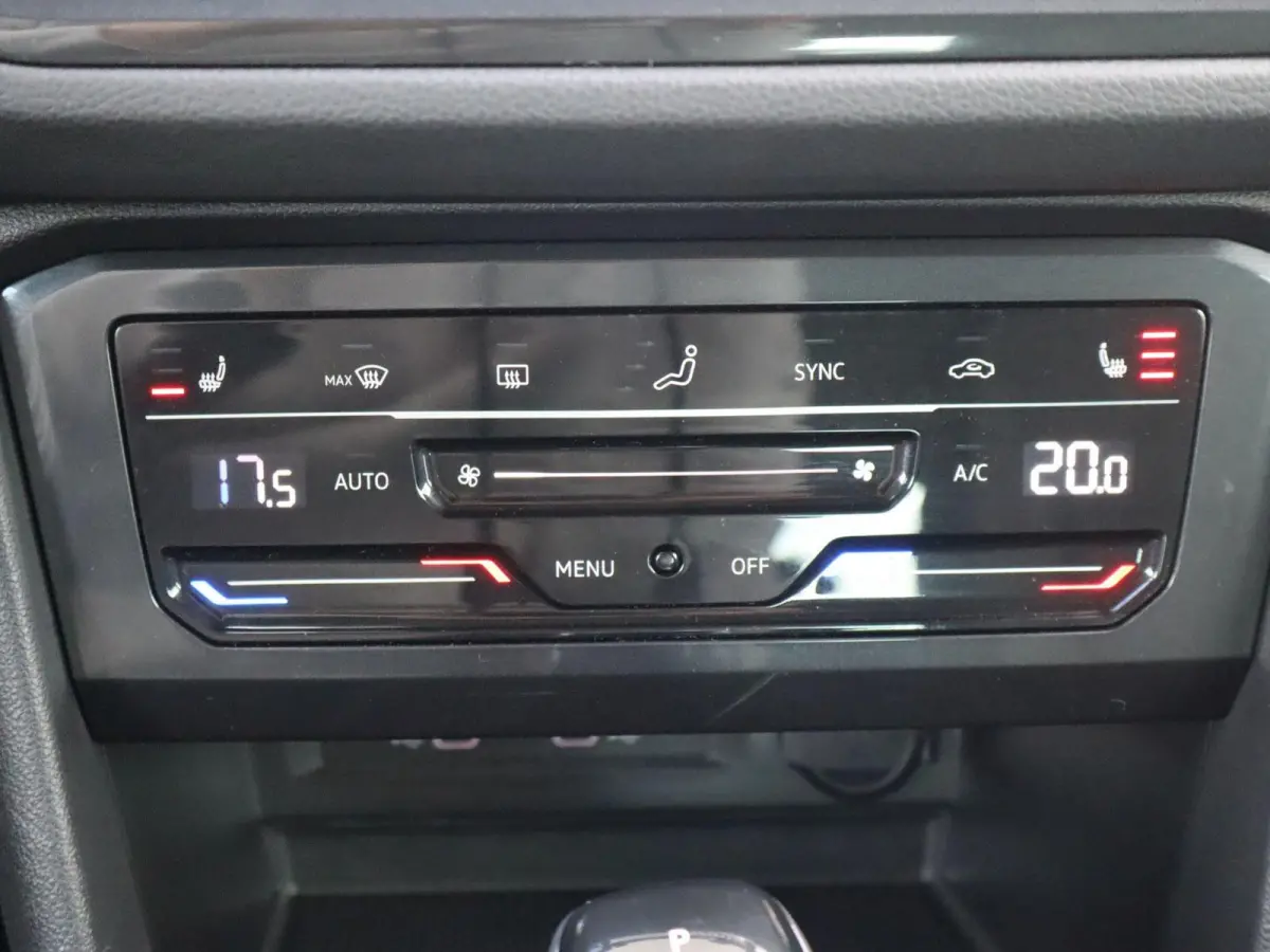1.4 TSI eHybrid 245pk Life Edition | SoH 90% | Trekhaak Wegklapbaar | All Season Banden | Extra Getint Glas | 18" Velgen | Apple Carplay