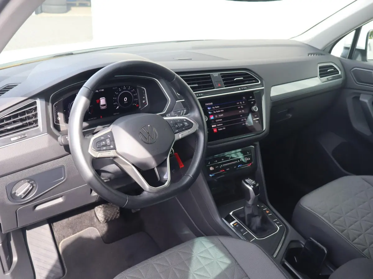 1.4 TSI eHybrid 245pk Life Edition | SoH 90% | Trekhaak Wegklapbaar | All Season Banden | Extra Getint Glas | 18" Velgen | Apple Carplay