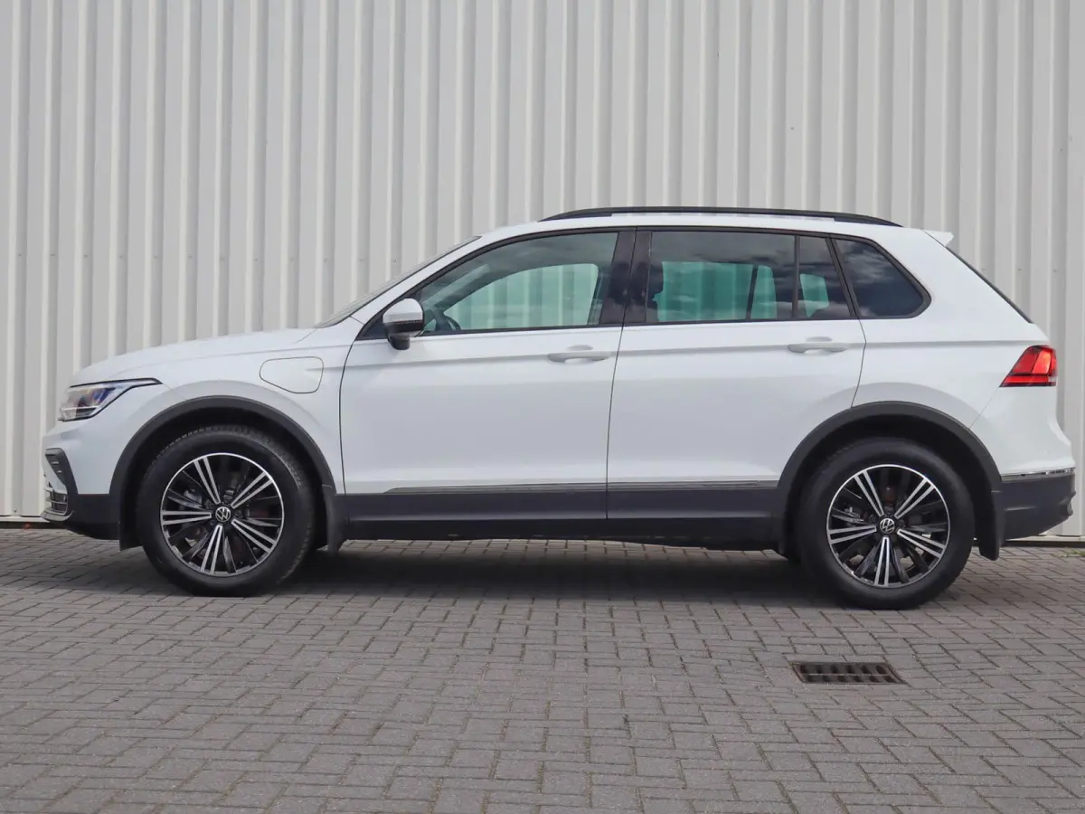 1.4 TSI eHybrid 245pk Life Edition | SoH 90% | Trekhaak Wegklapbaar | All Season Banden | Extra Getint Glas | 18" Velgen | Apple Carplay