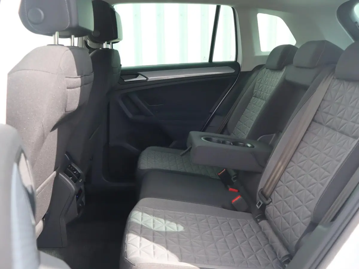 1.4 TSI eHybrid 245pk Life Edition | SoH 90% | Trekhaak Wegklapbaar | All Season Banden | Extra Getint Glas | 18" Velgen | Apple Carplay