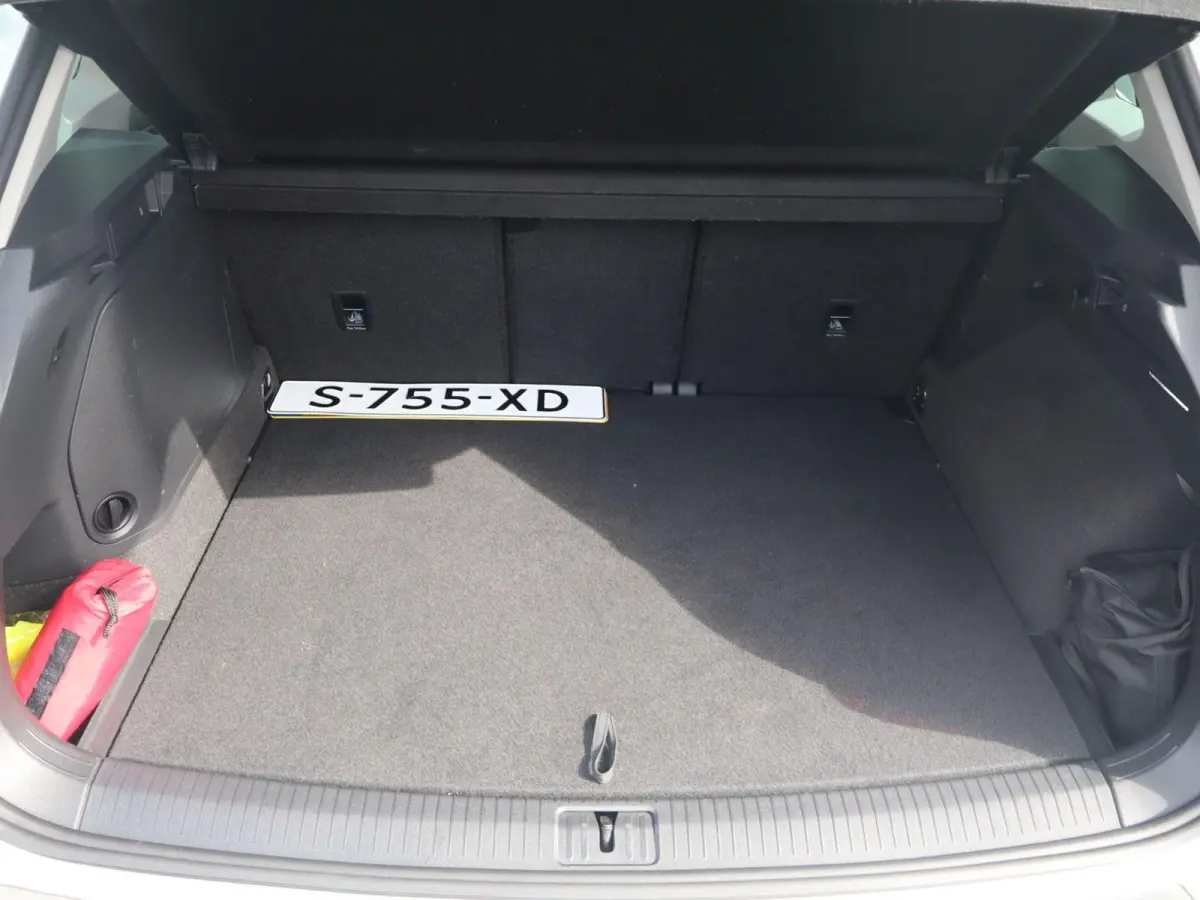 1.4 TSI eHybrid 245pk Life Edition | SoH 90% | Trekhaak Wegklapbaar | All Season Banden | Extra Getint Glas | 18" Velgen | Apple Carplay