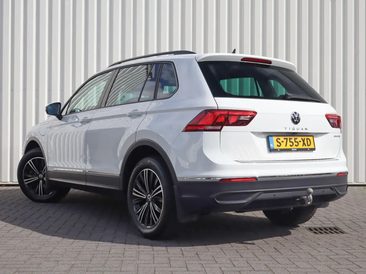 1.4 TSI eHybrid 245pk Life Edition | SoH 90% | Trekhaak Wegklapbaar | All Season Banden | Extra Getint Glas | 18" Velgen | Apple Carplay