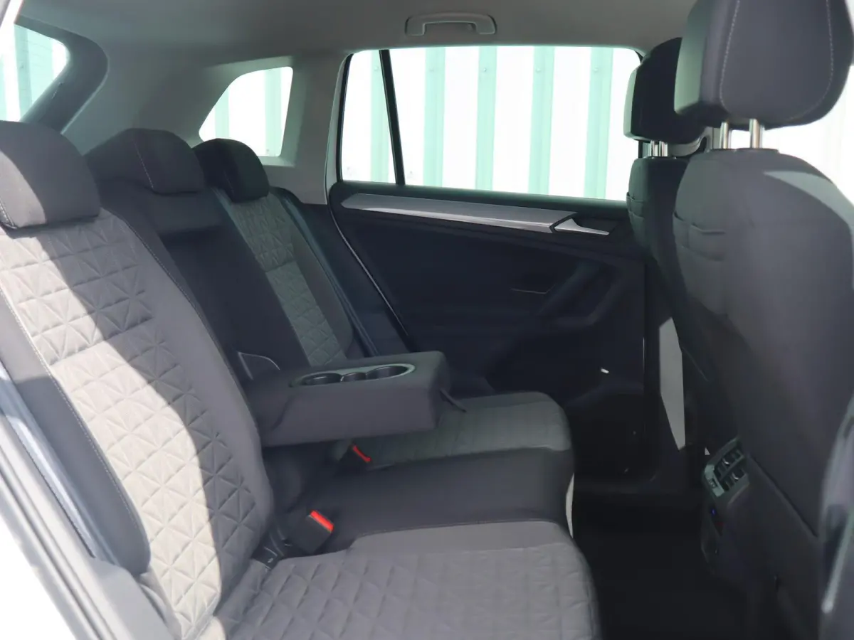 1.4 TSI eHybrid 245pk Life Edition | SoH 90% | Trekhaak Wegklapbaar | All Season Banden | Extra Getint Glas | 18" Velgen | Apple Carplay