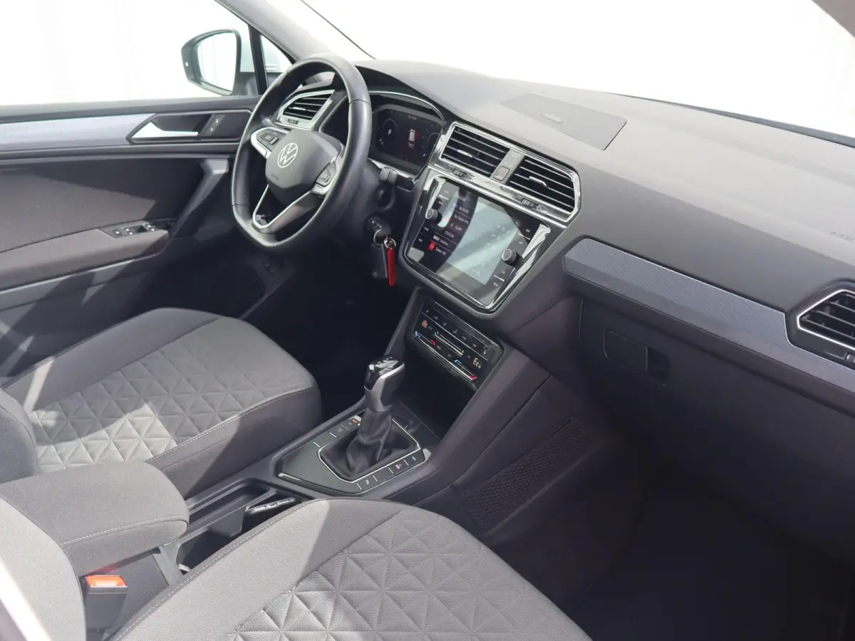 1.4 TSI eHybrid 245pk Life Edition | SoH 90% | Trekhaak Wegklapbaar | All Season Banden | Extra Getint Glas | 18" Velgen | Apple Carplay