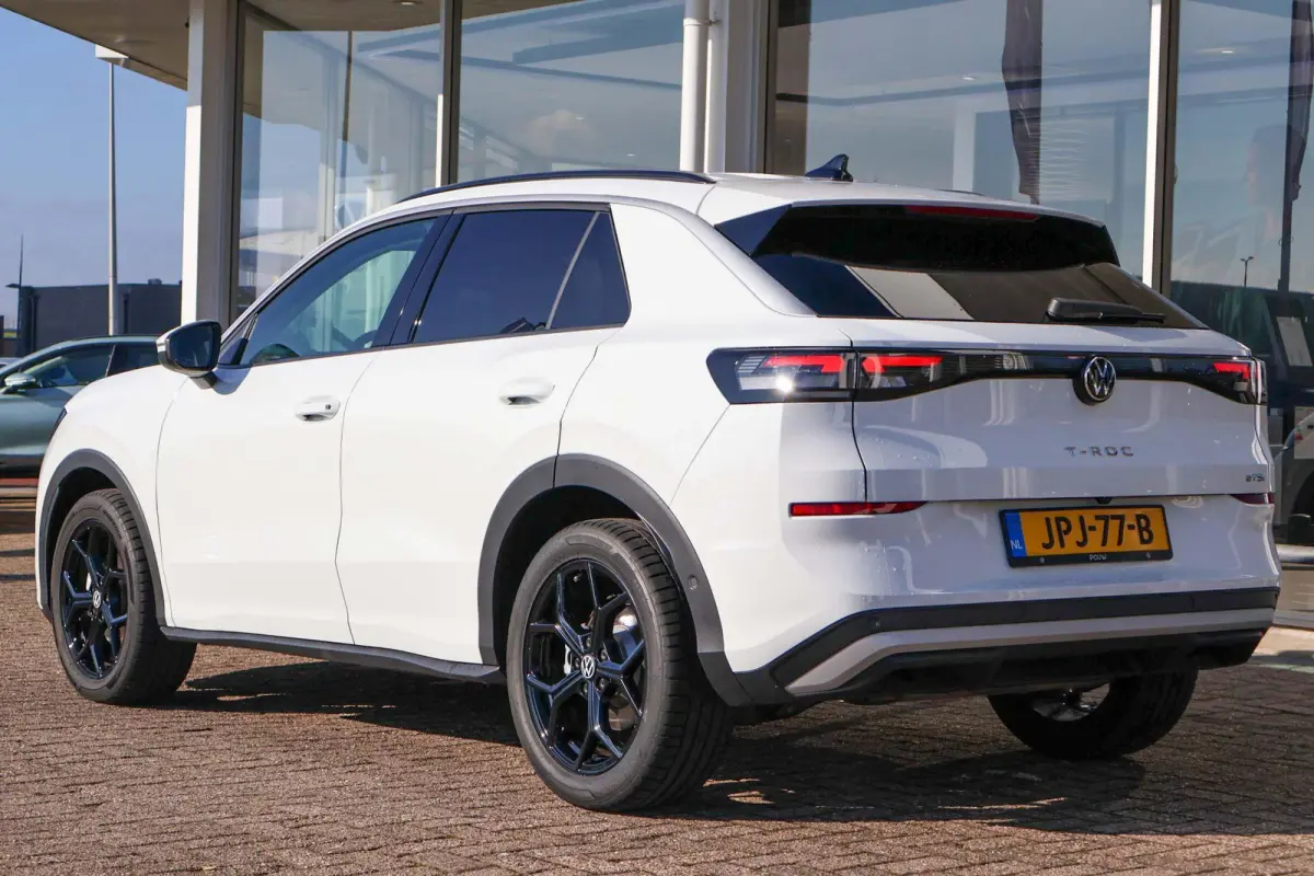 1.5 eTSI 116pk DSG Life First Edition | Stoel-/ Stuurwielverwarming | Dodehoek Detectie | Adaptive Cruise