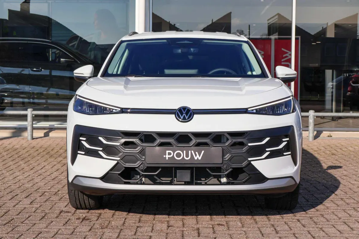 1.5 eTSI 116pk DSG Life First Edition | Stoel-/ Stuurwielverwarming | Dodehoek Detectie | Adaptive Cruise