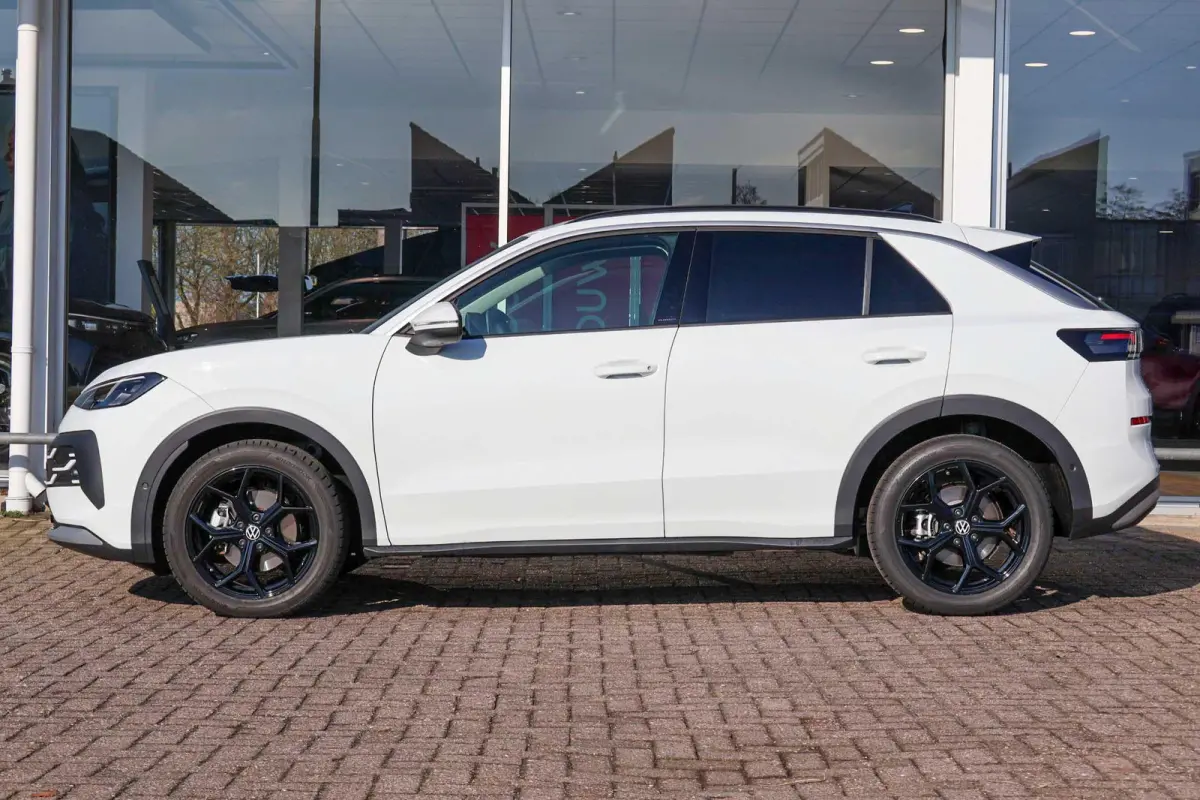 1.5 eTSI 116pk DSG Life First Edition | Stoel-/ Stuurwielverwarming | Dodehoek Detectie | Adaptive Cruise