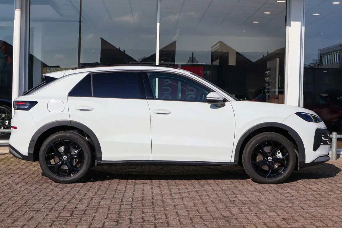 1.5 eTSI 116pk DSG Life First Edition | Stoel-/ Stuurwielverwarming | Dodehoek Detectie | Adaptive Cruise