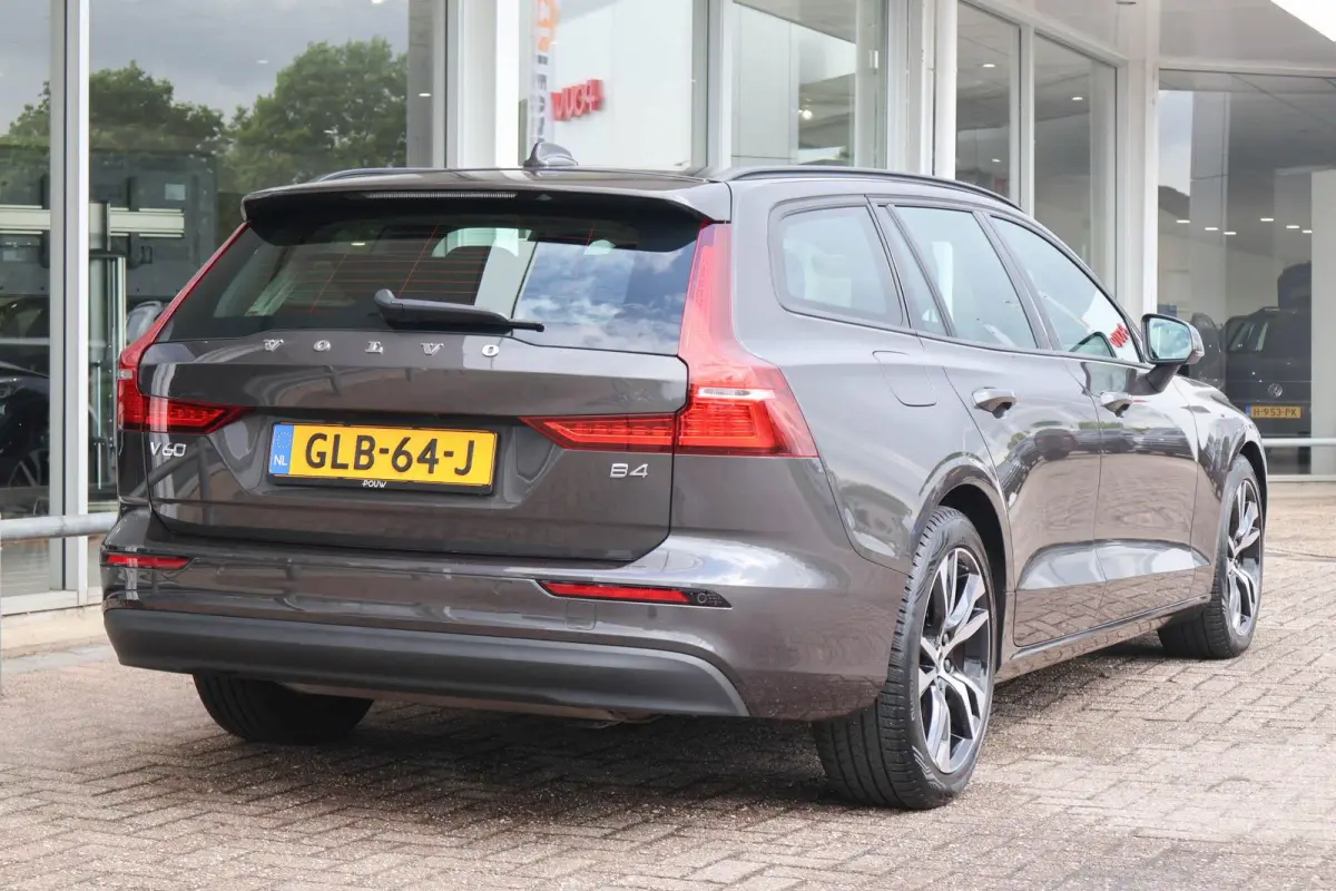 2.0 B4 197pk AUT Essential Edition | Leder | Navigatie | Camera | PDC | Side Assist