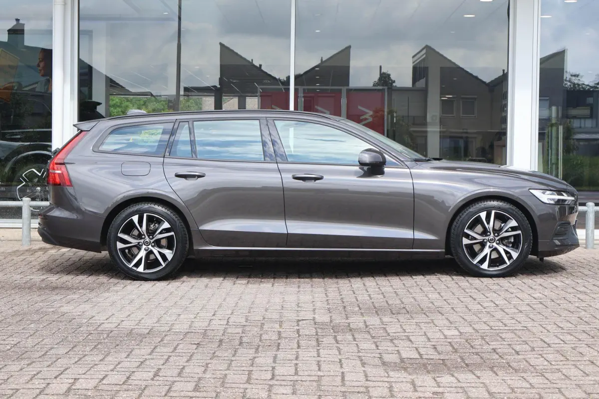 2.0 B4 197pk AUT Essential Edition | Leder | Navigatie | Camera | PDC | Side Assist