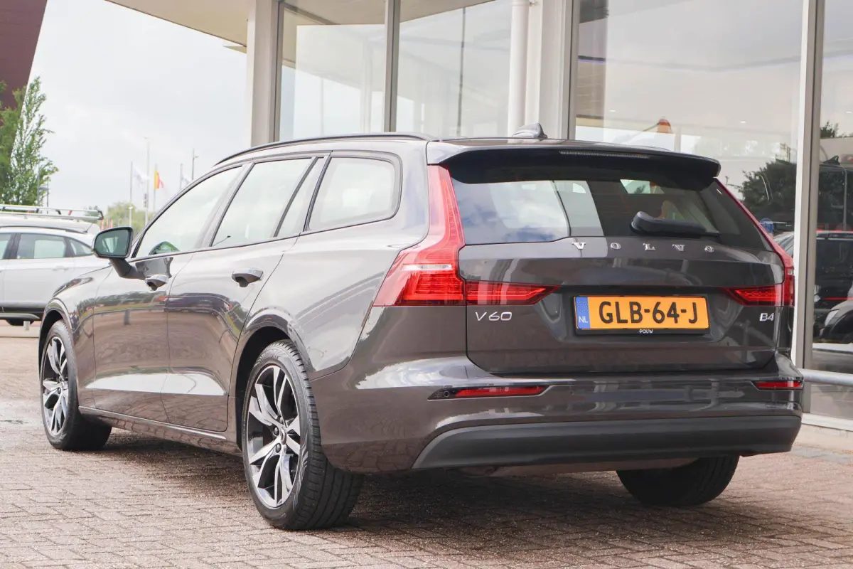 2.0 B4 197pk AUT Essential Edition | Leder | Navigatie | Camera | PDC | Side Assist