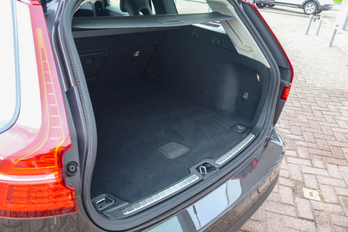 2.0 B4 197pk AUT Essential Edition | Leder | Navigatie | Camera | PDC | Side Assist