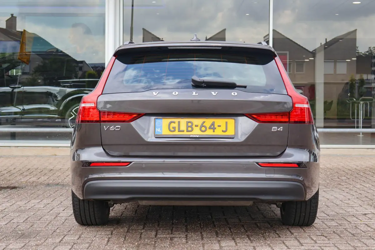 2.0 B4 197pk AUT Essential Edition | Leder | Navigatie | Camera | PDC | Side Assist