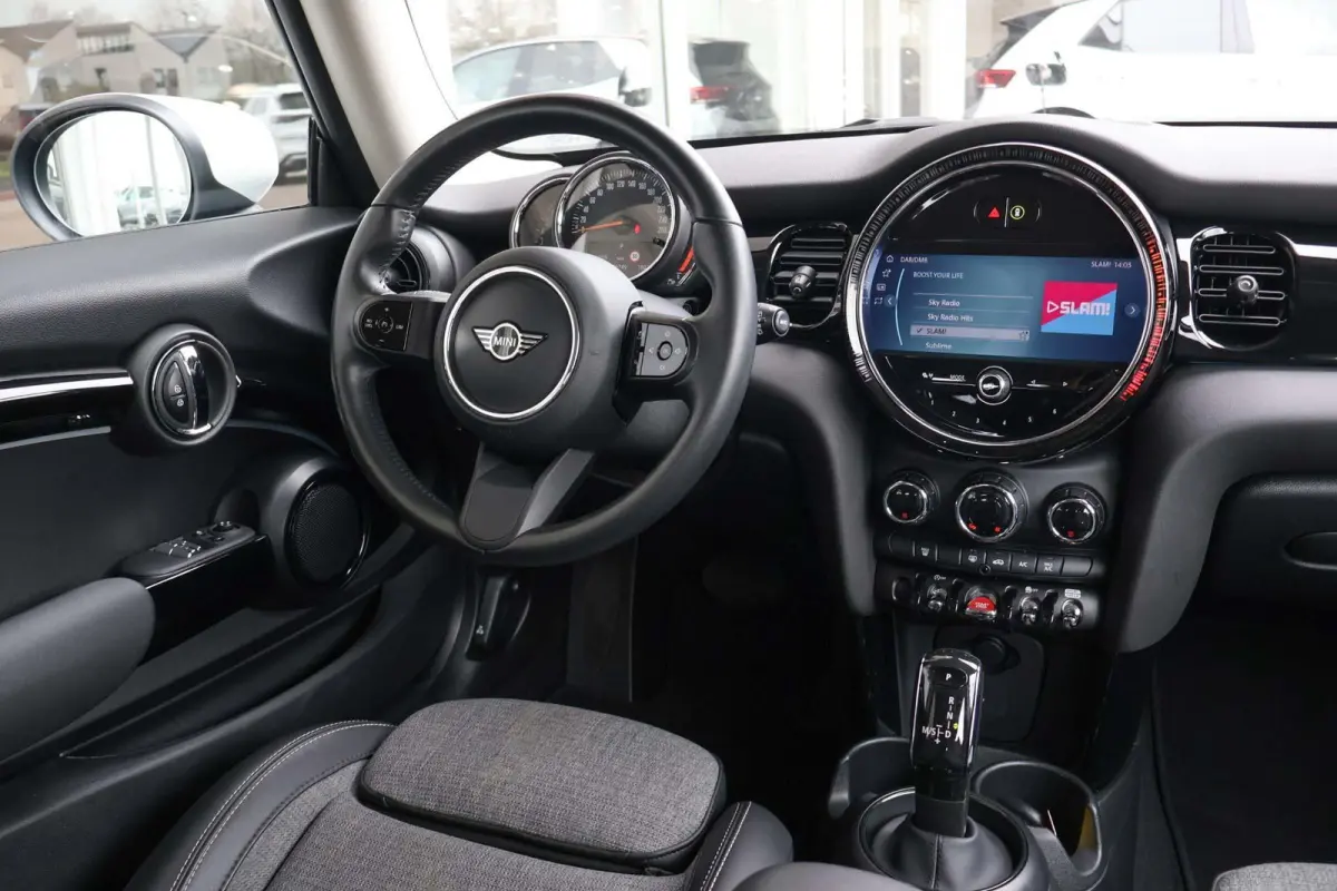 1.5 136pk AUT Cooper Camden Edition | Navigatie | PDC | Cruise Control | Climate Control