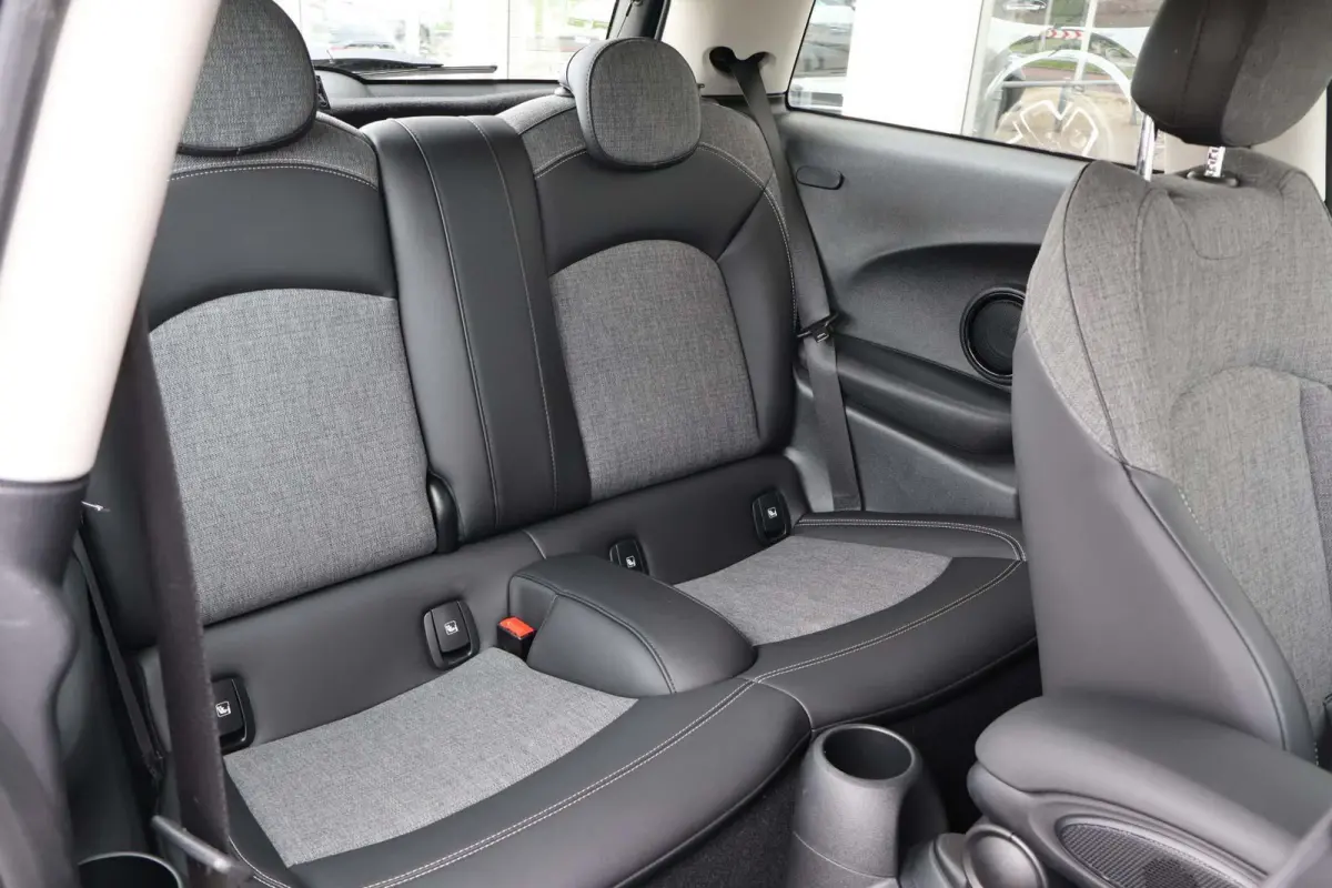 1.5 136pk AUT Cooper Camden Edition | Navigatie | PDC | Cruise Control | Climate Control
