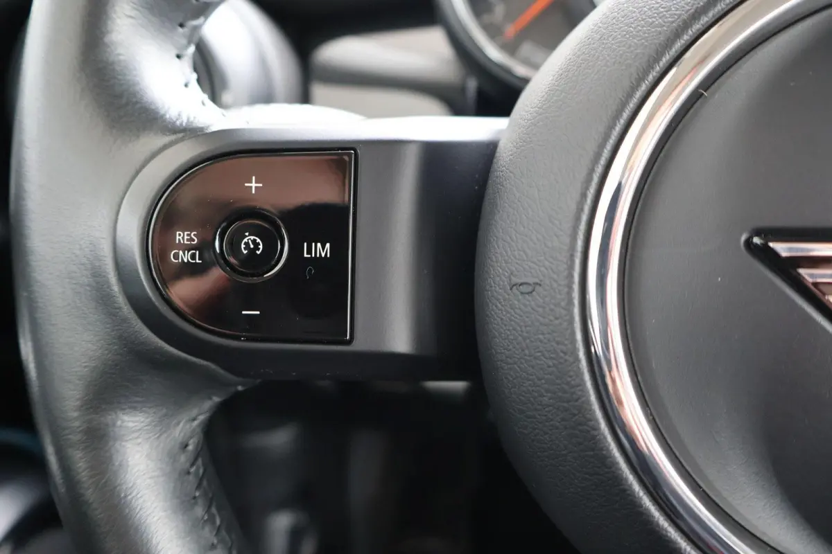 1.5 136pk AUT Cooper Camden Edition | Navigatie | PDC | Cruise Control | Climate Control