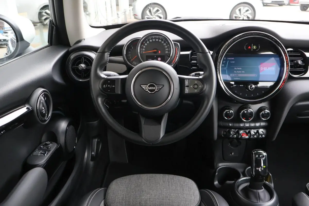 1.5 136pk AUT Cooper Camden Edition | Navigatie | PDC | Cruise Control | Climate Control