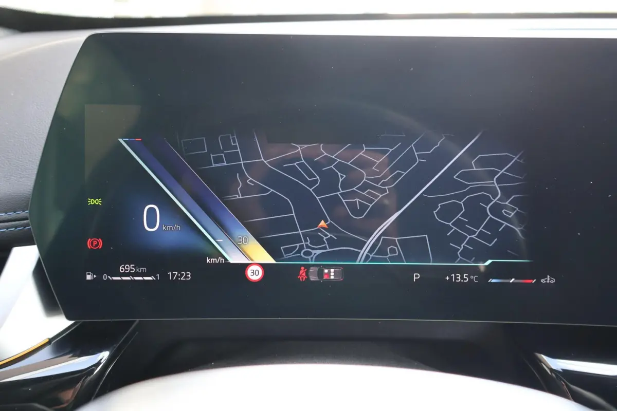 sDrive18i 136pk AUT High Executive M-Sport | Trekhaak | Navigatie | Camera | Elektrische Achterklep