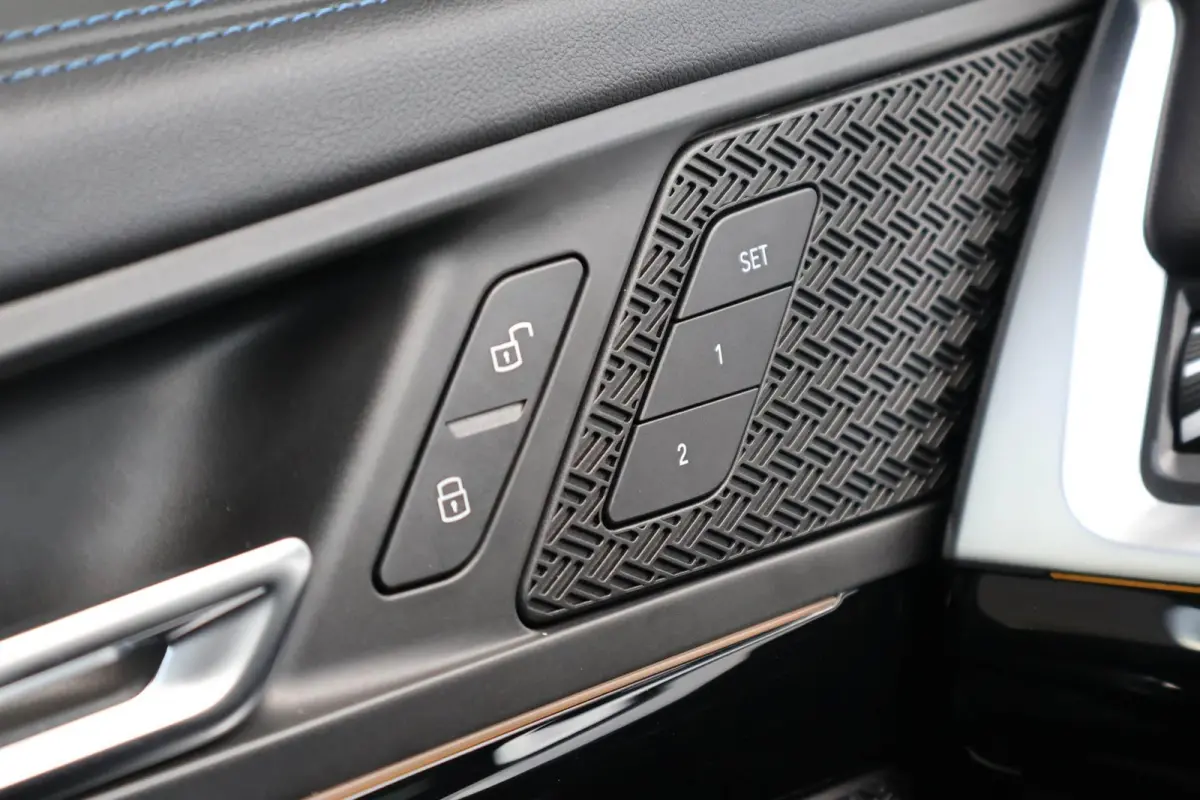 sDrive18i 136pk AUT High Executive M-Sport | Trekhaak | Navigatie | Camera | Elektrische Achterklep