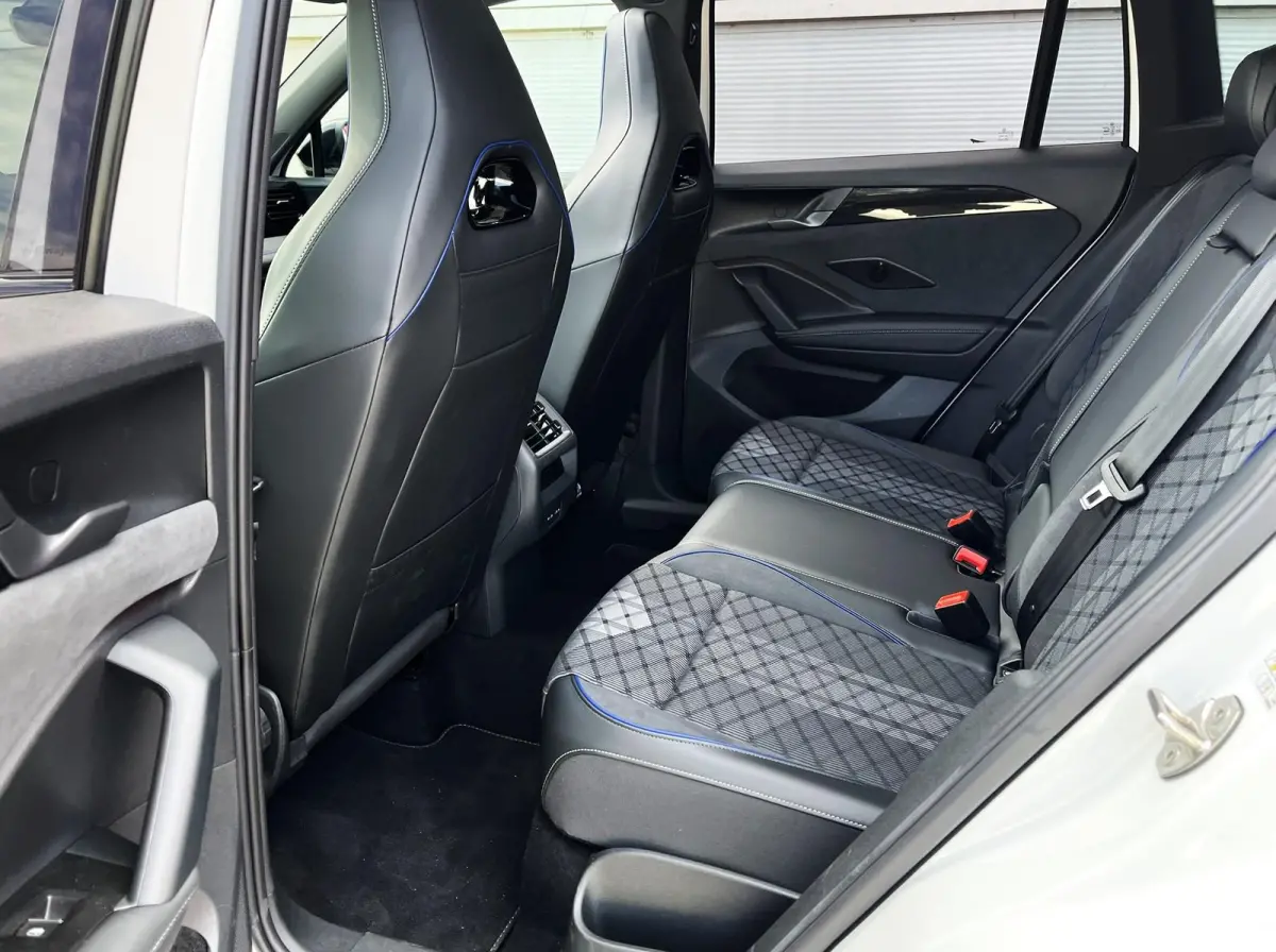 1.5 eHybrid 204pk DSG R-Line Edition | Trekhaak | Panoramadak | Black Style