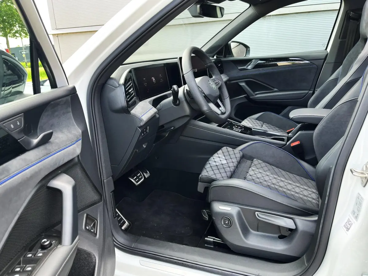 1.5 eHybrid 204pk DSG R-Line Edition | Trekhaak | Panoramadak | Black Style