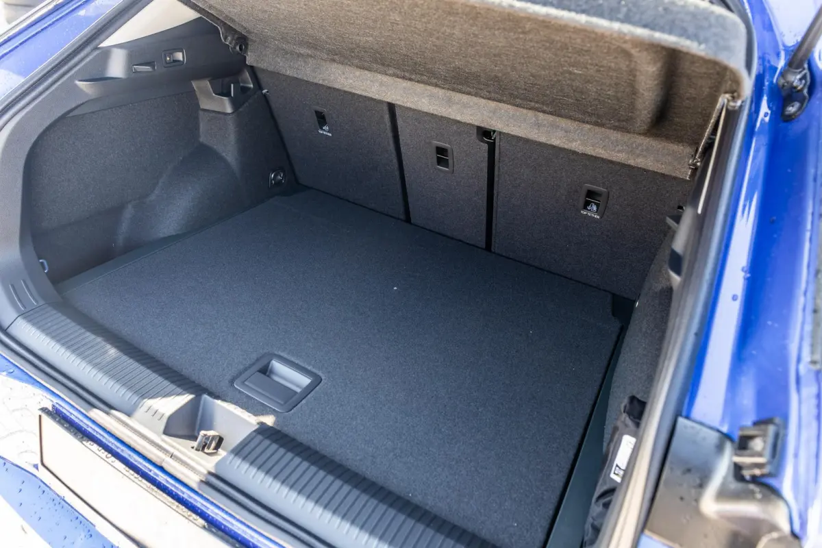 1.5 eTsi 115pk Life First Edition | 18" Velgen | Trekhaak Wegklapbaar