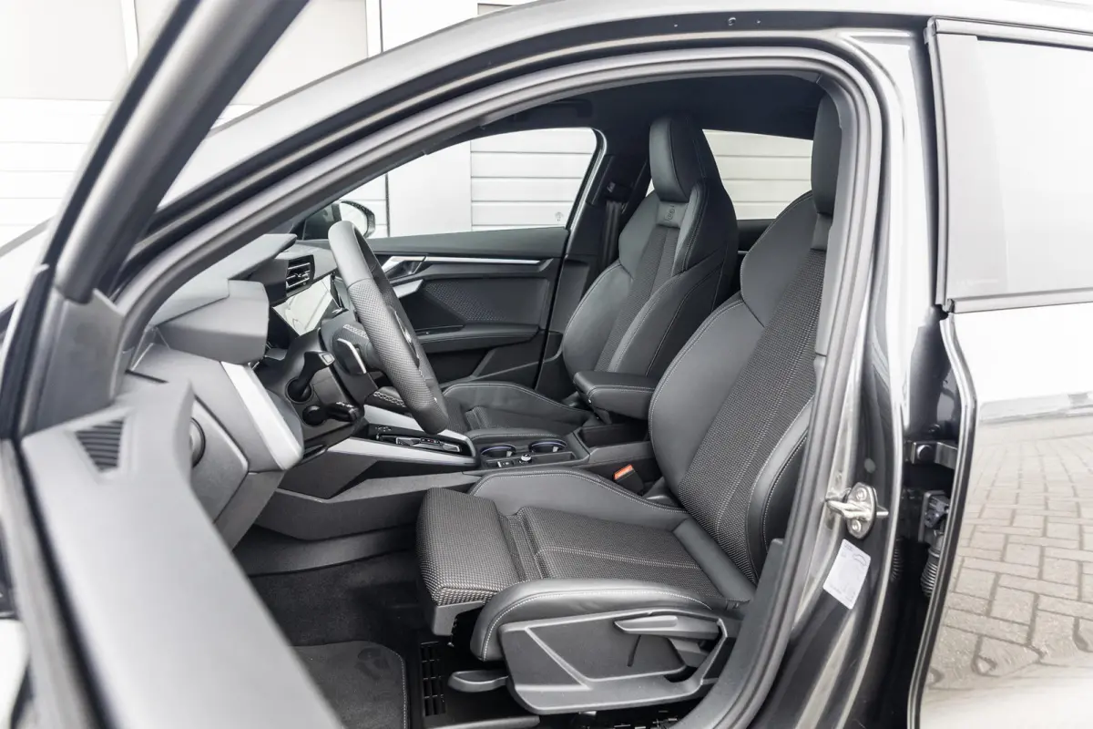 30 TFSI 116pk S-tronic S edition | 18 inch velgen | Lichtpakket Pro | Stoelverwarming