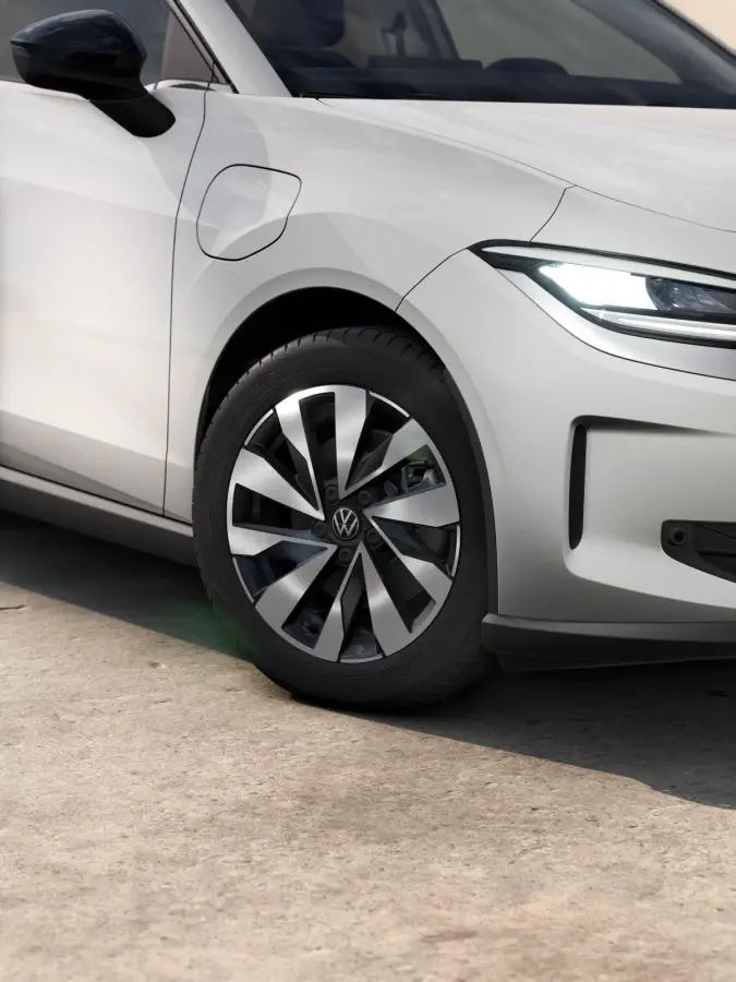 211pk Life First Edition 52 kWh | 17"  Velgen | Stoelverwarming