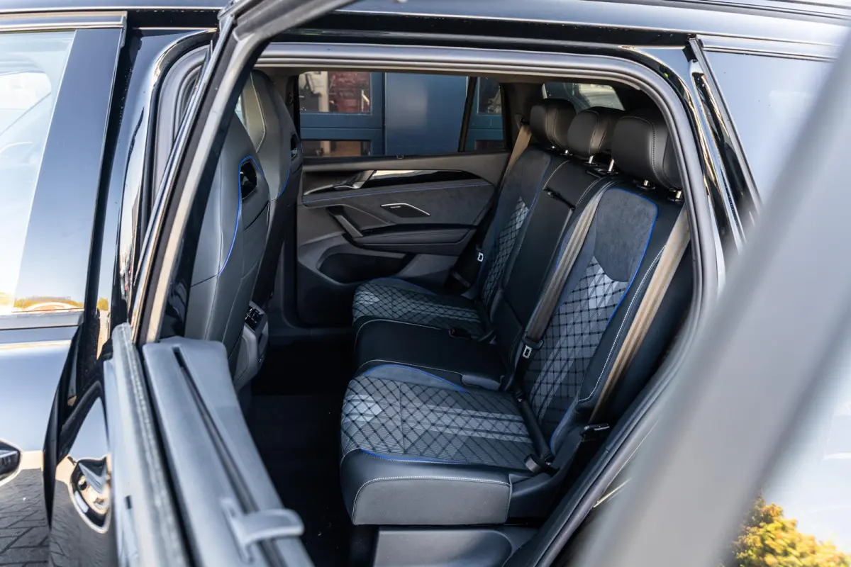 1.5 eHybrid 204pk R-Line Edition | Black Style Pakket | 20" Velgen
