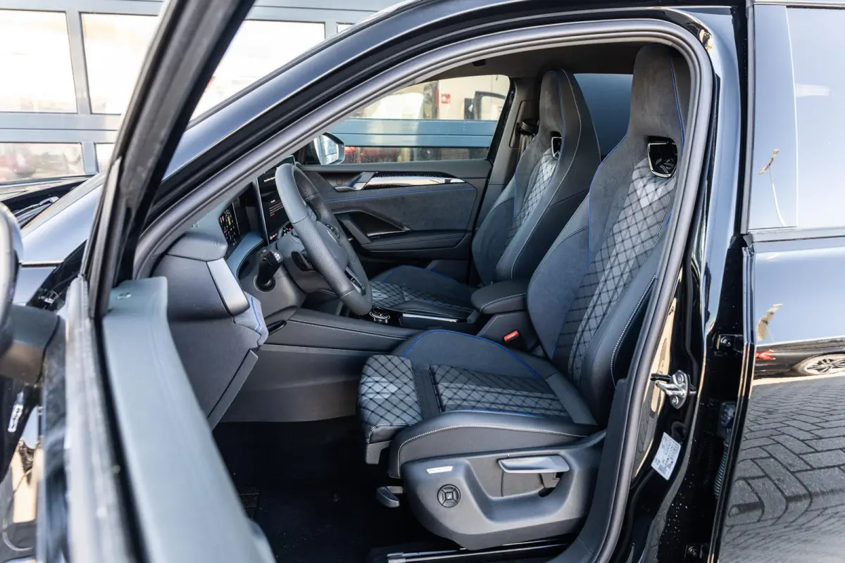 1.5 eHybrid 204pk R-Line Edition | Black Style Pakket | 20" Velgen